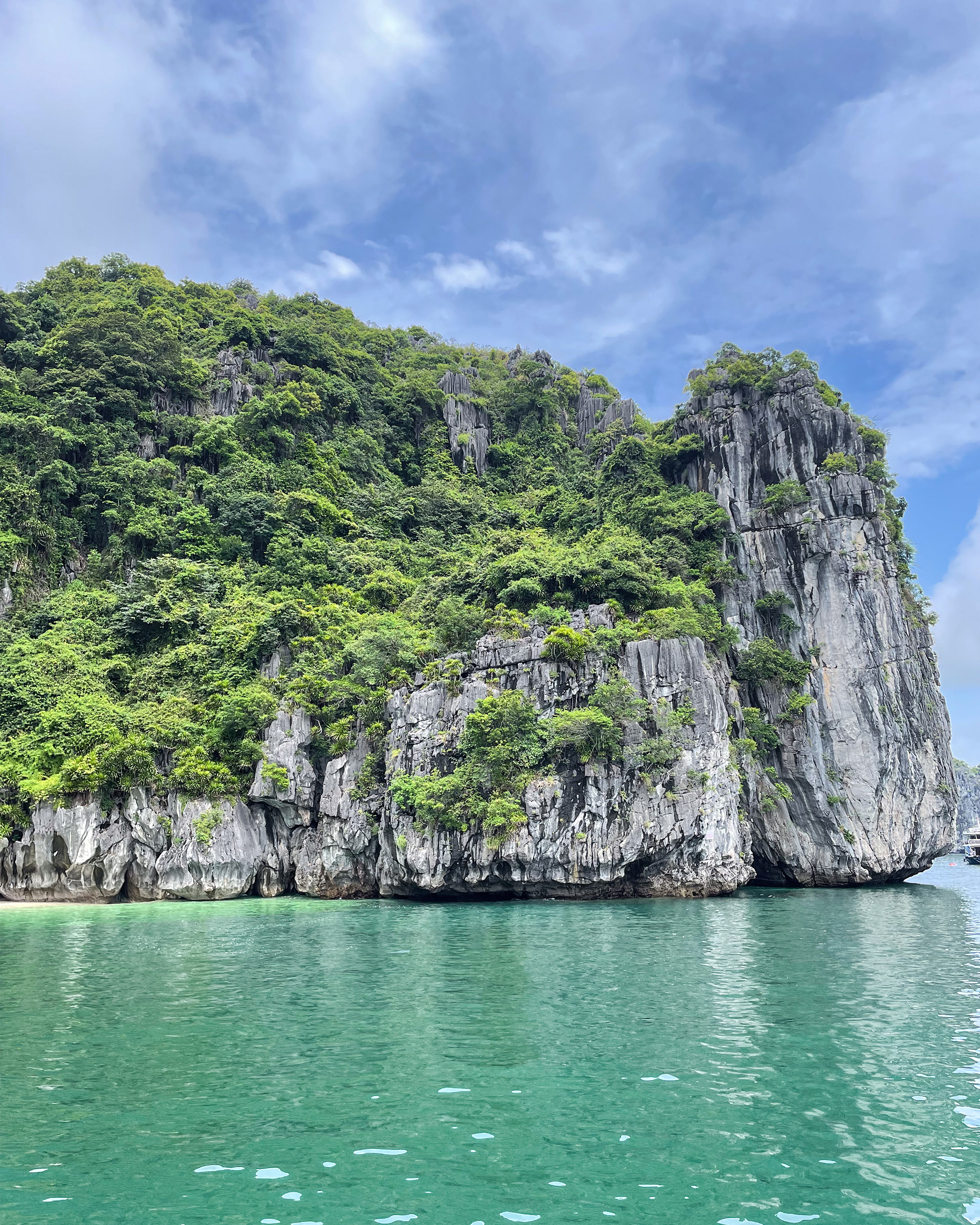 6_catba_vietnam_yeswetravel
