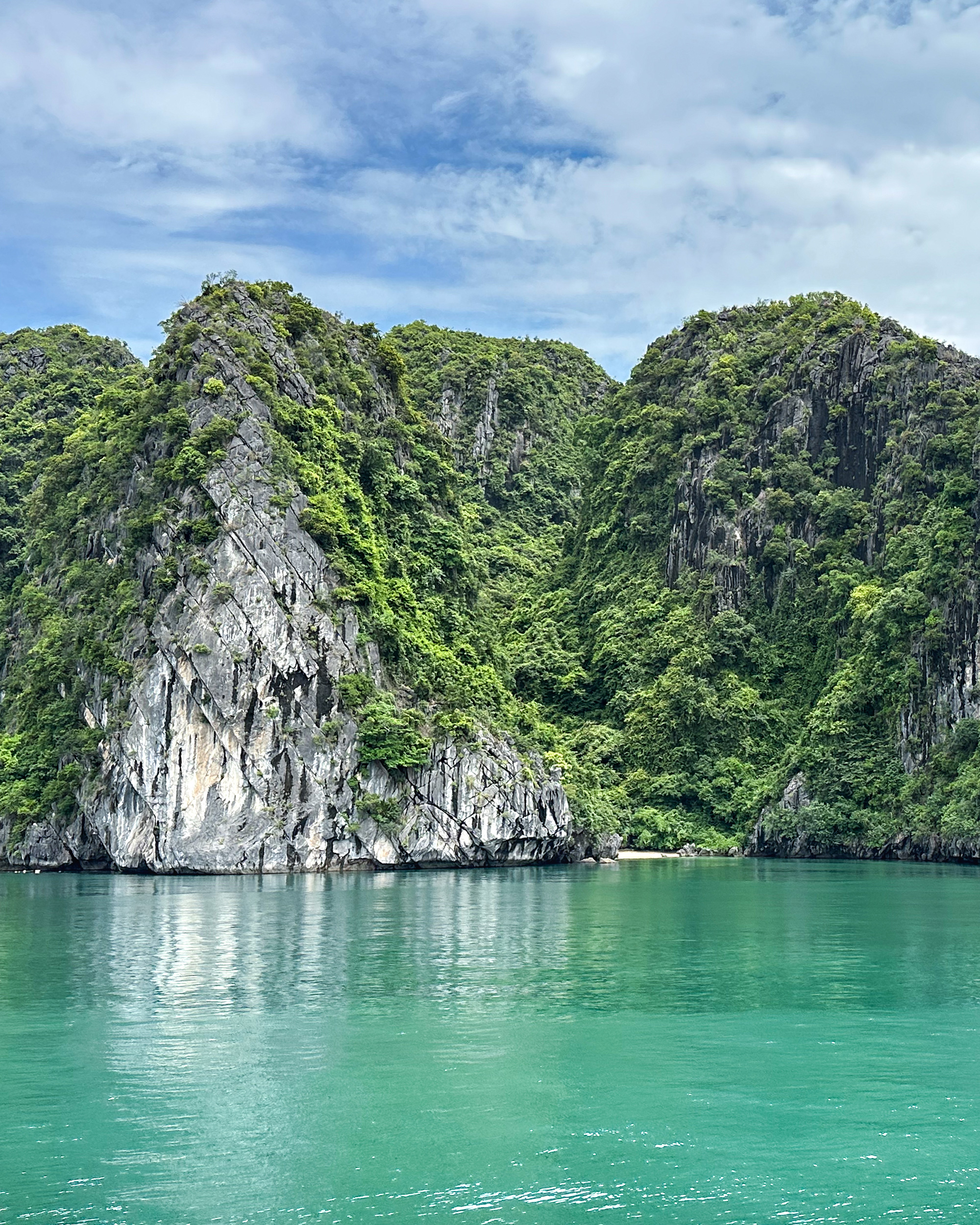 9_catba_vietnam_yeswetravel