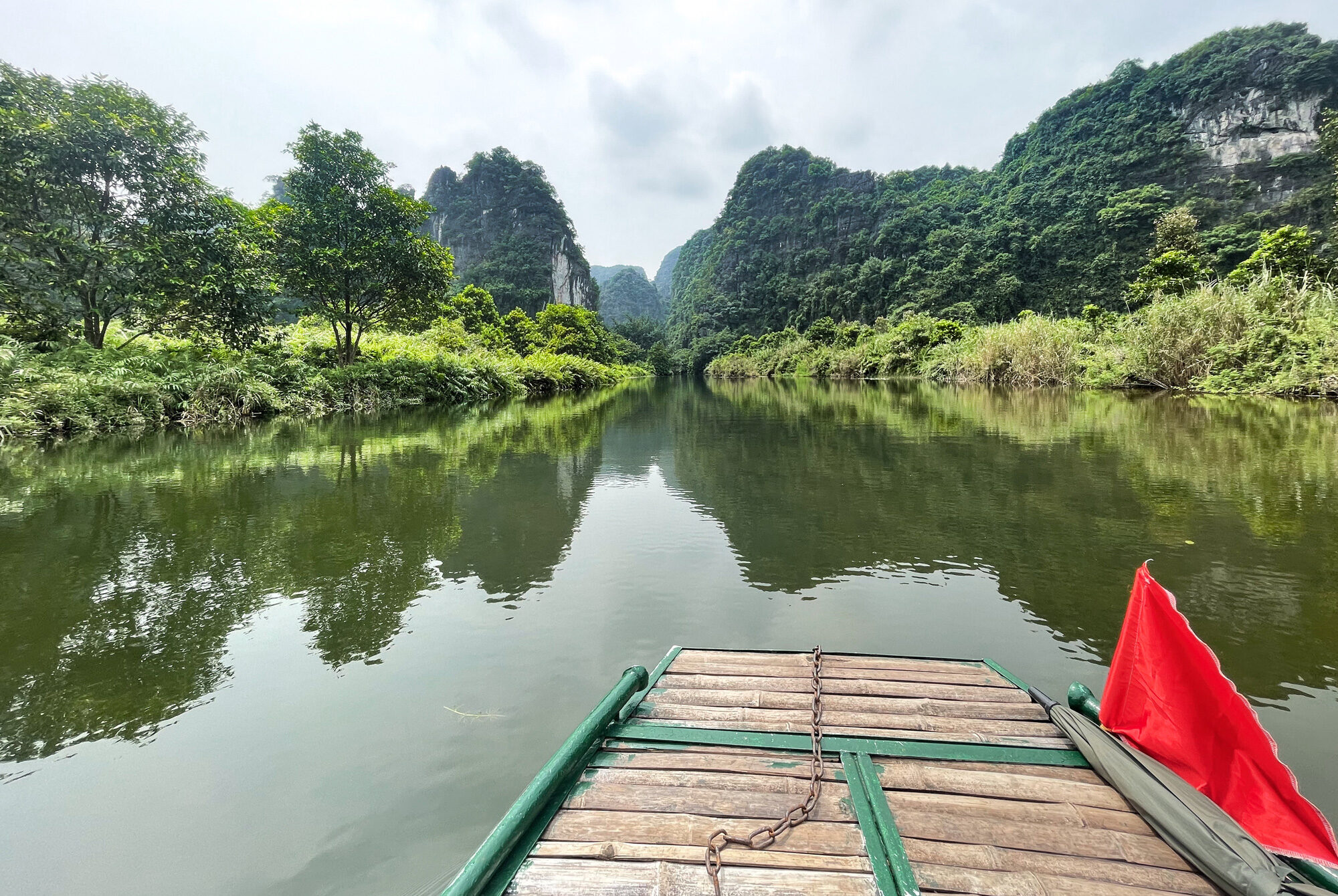 Gita in barca lungo le rive di Trang An, Ninh Binh, Vietnam