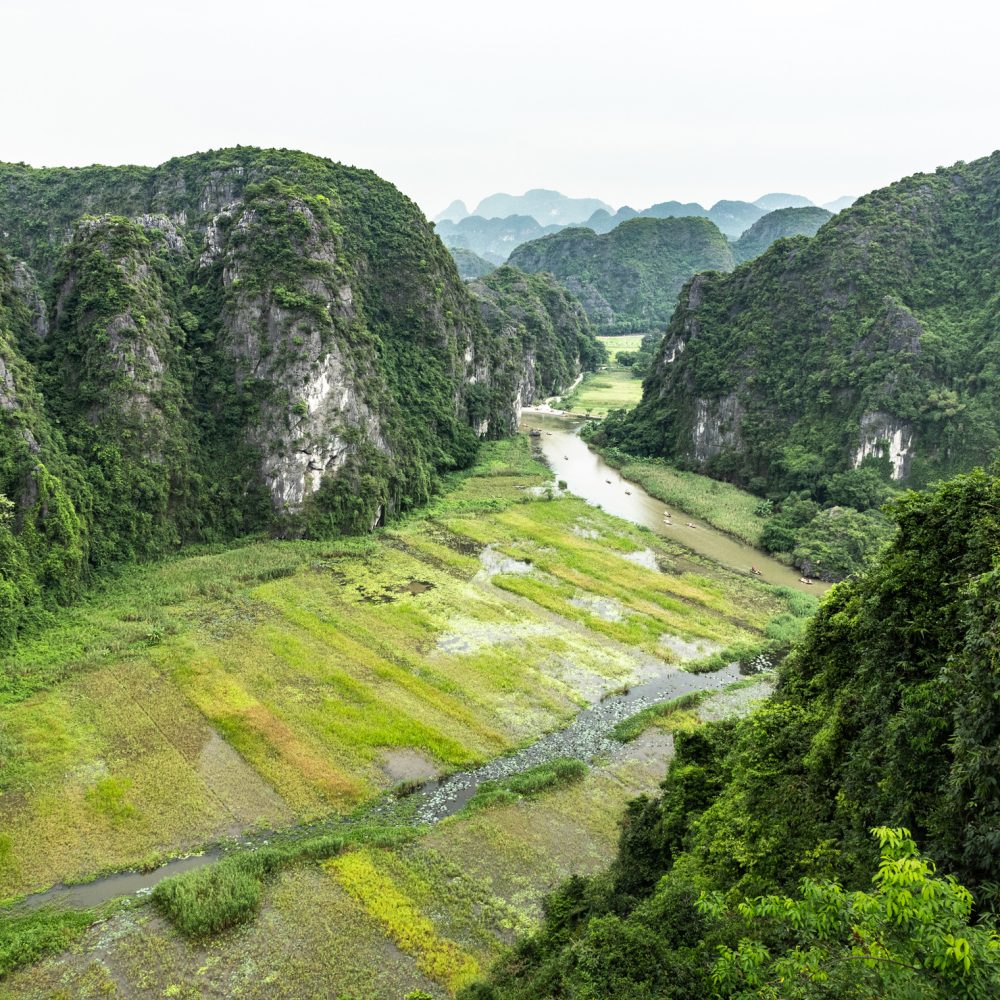Vista dalla cima della scalinata. Trekking Mua Caves